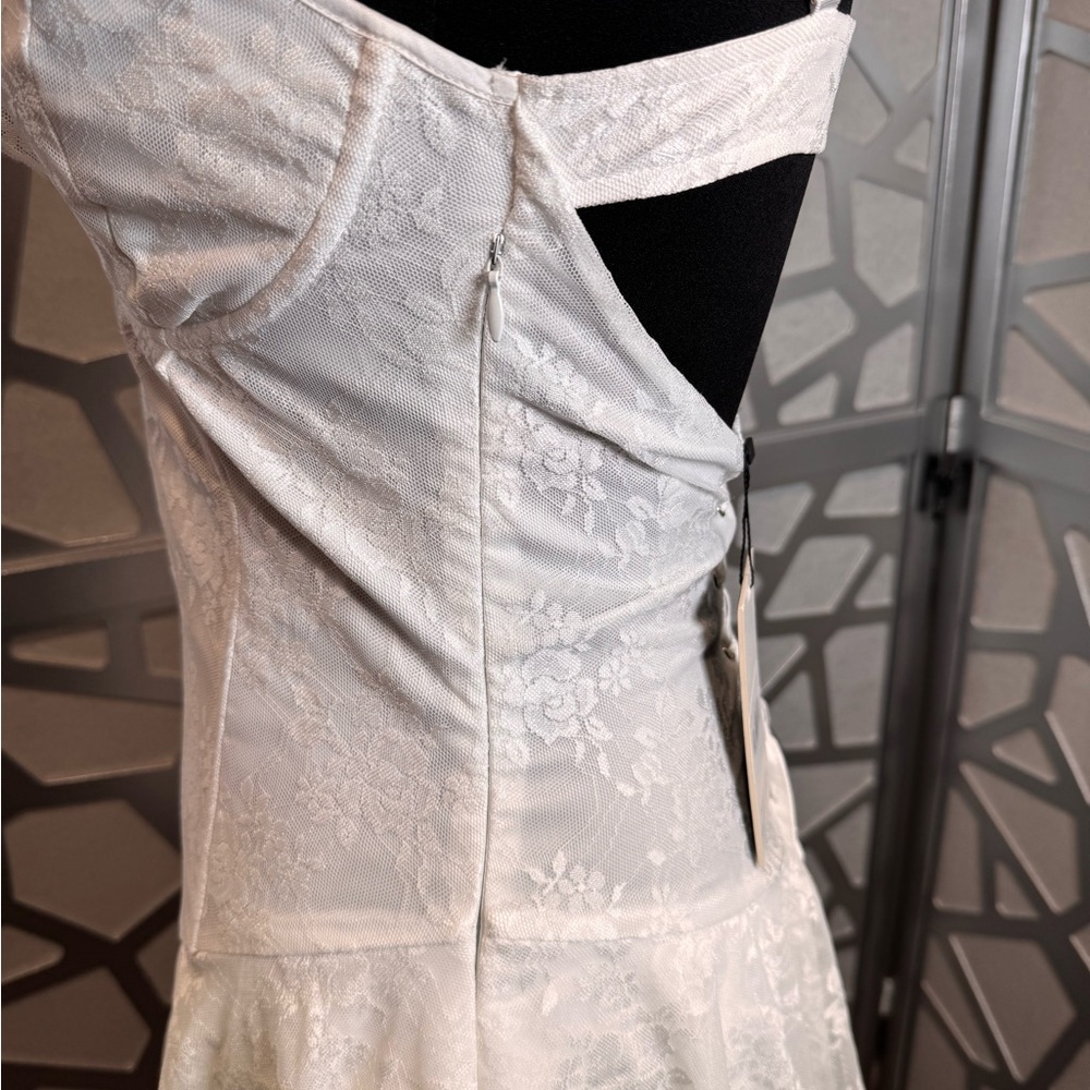 Chic White Lace Ruffle Chemise - Picture 5 of 12